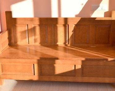 Reval Puertas y Decoración mueble hecho en madera